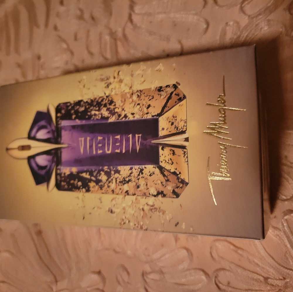 THEIRRY MUGLER DIVINATION